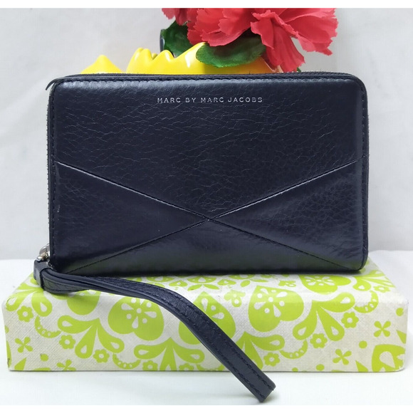 Marc By Marc Jacob Leather Zip Around Credit Card Wristlet Wallet - Picture 1 of 15